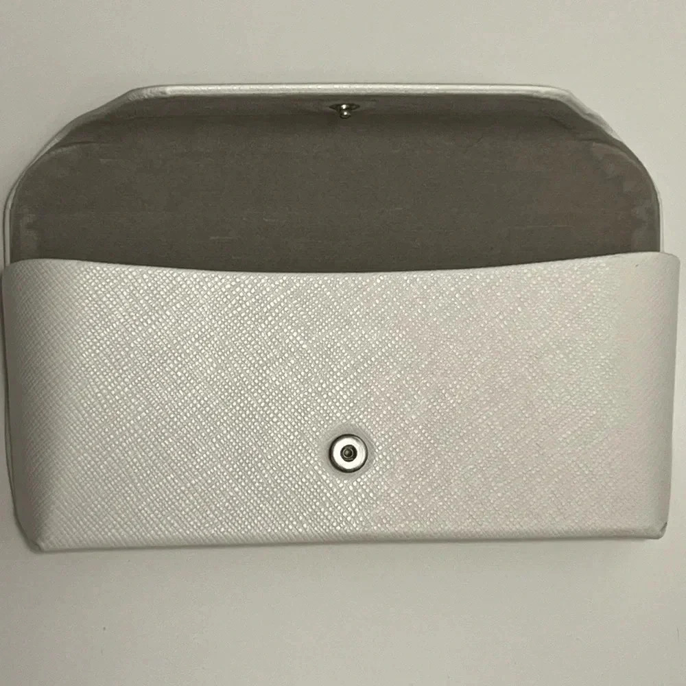 New Michael Kors. Eye Glass Case - Picture 4 of 5